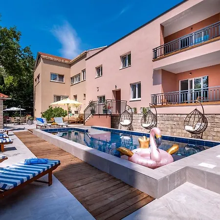 Villa Providenca Celopeci Exterior photo